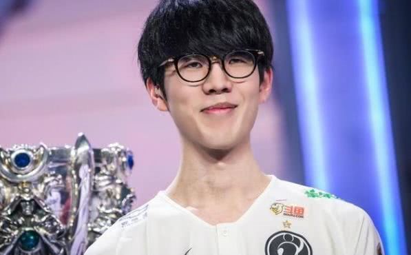 Ruler艾希一打二反杀独木难支 Crisp芮尔波波好开WBG先拿赛点