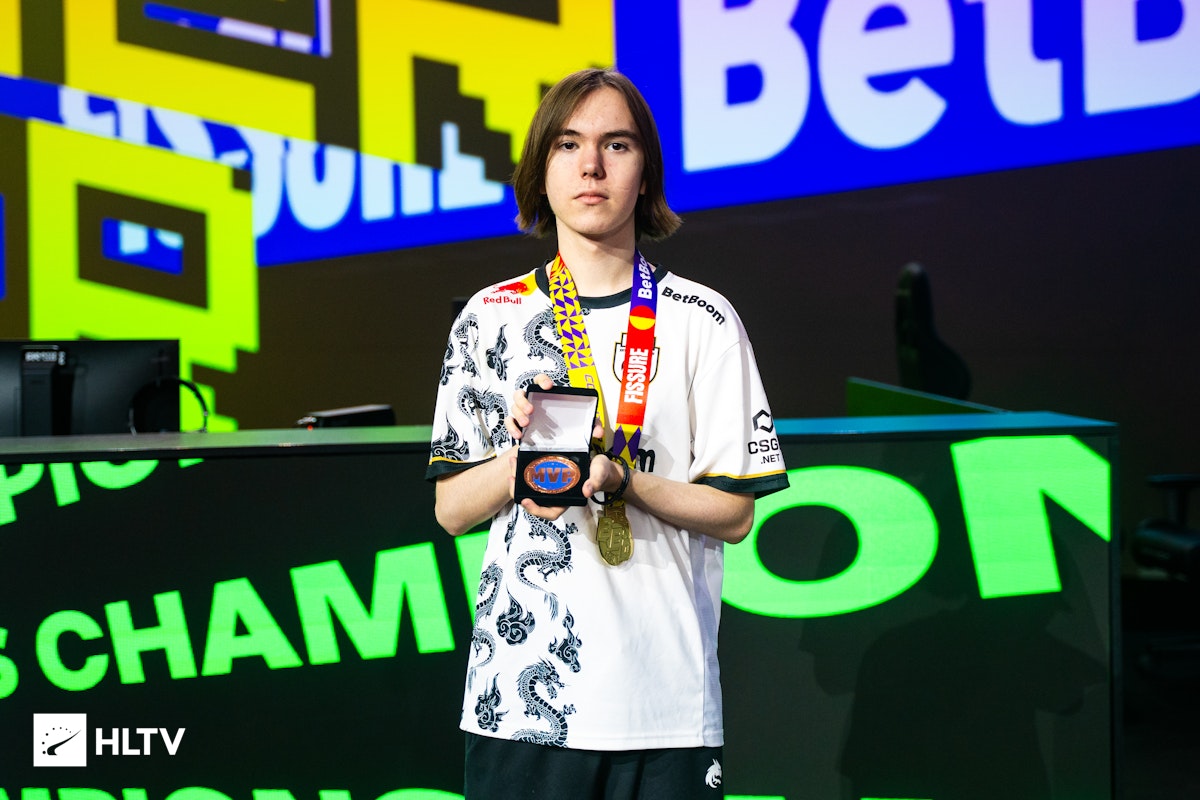 LPL春季赛今日海报大比拼：RNG：永不言弃，九九归R